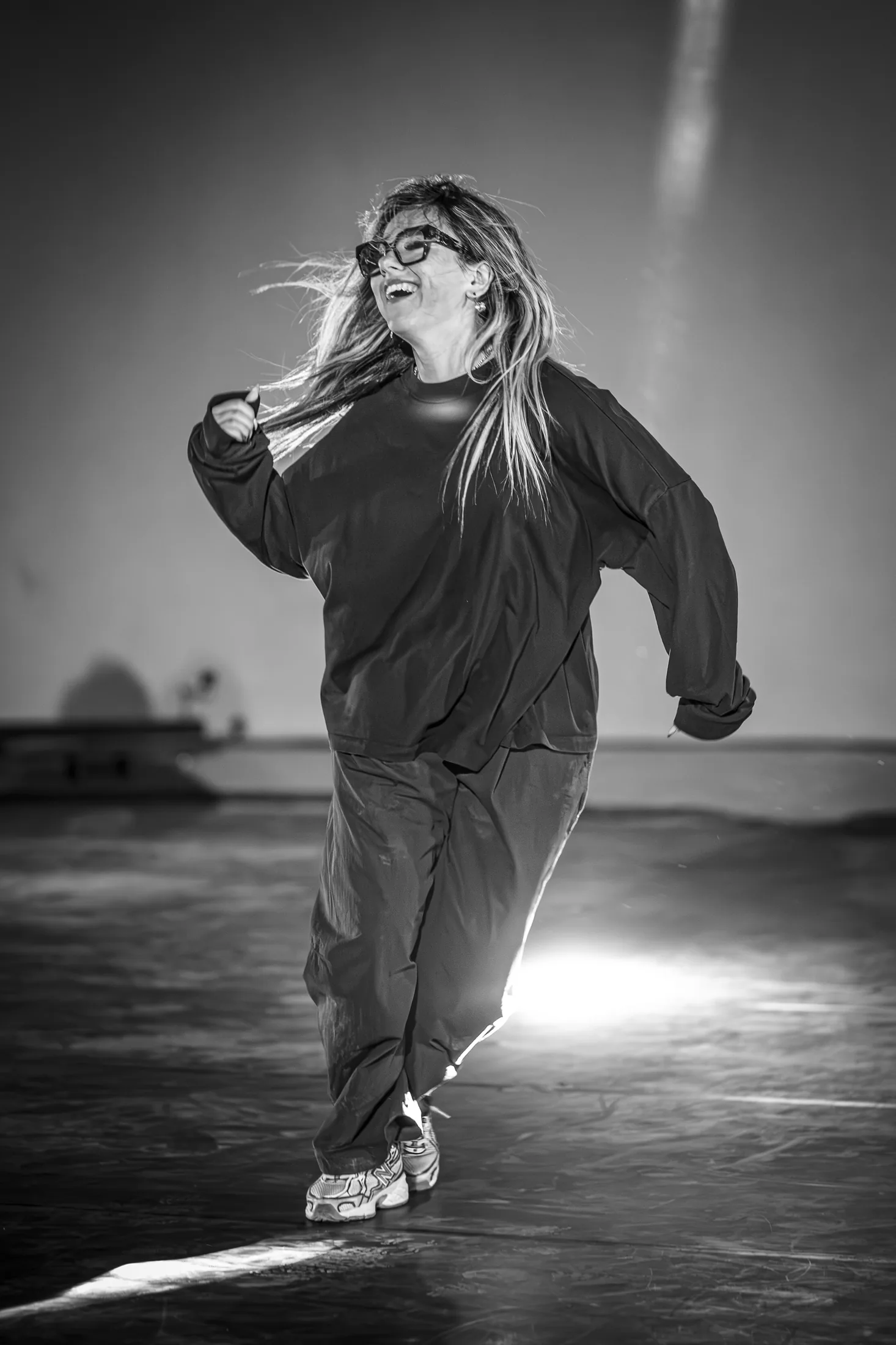 Danseuse en noir et blanc pendant le gala — photographe spectacle vivant PACA