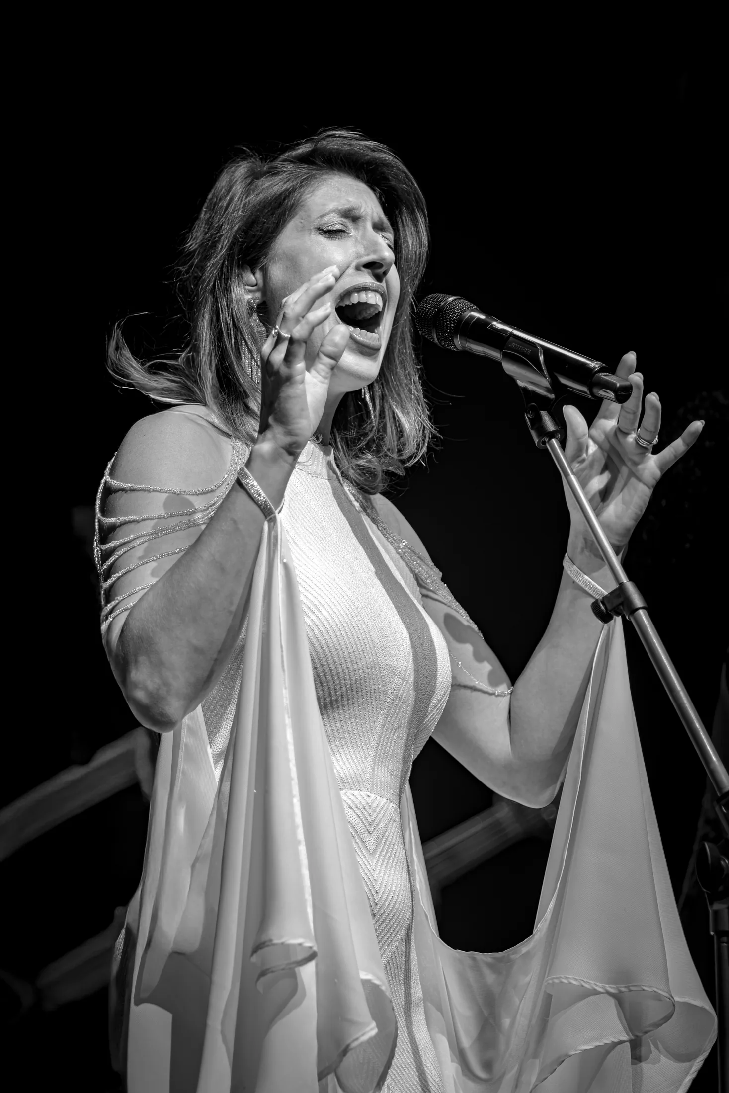 Chanteuse de So Floyd sur scène à Aix-en-Provence