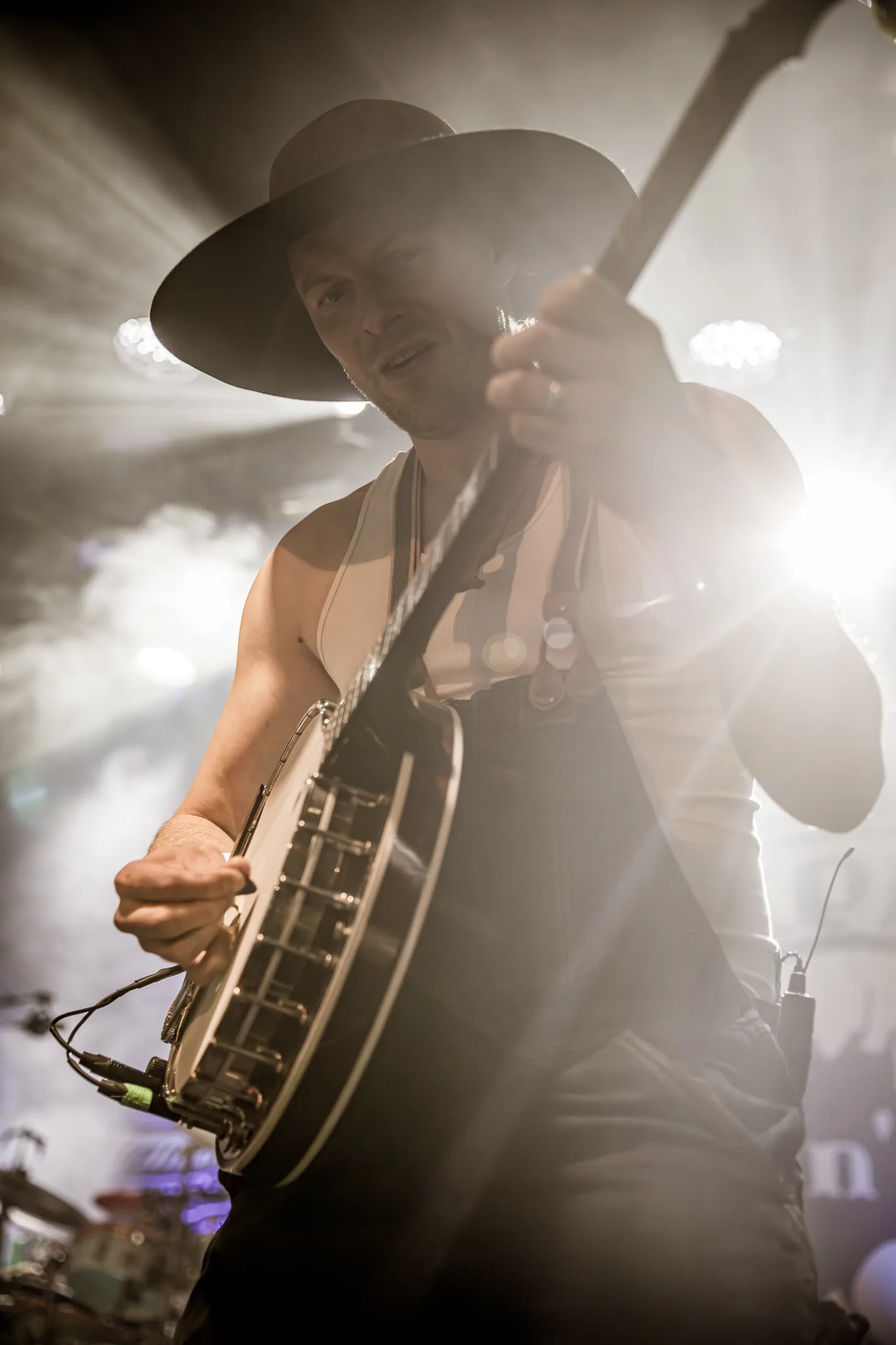 Banjo en contre-jour Steve’n’Seagulls — photographe live Toulon